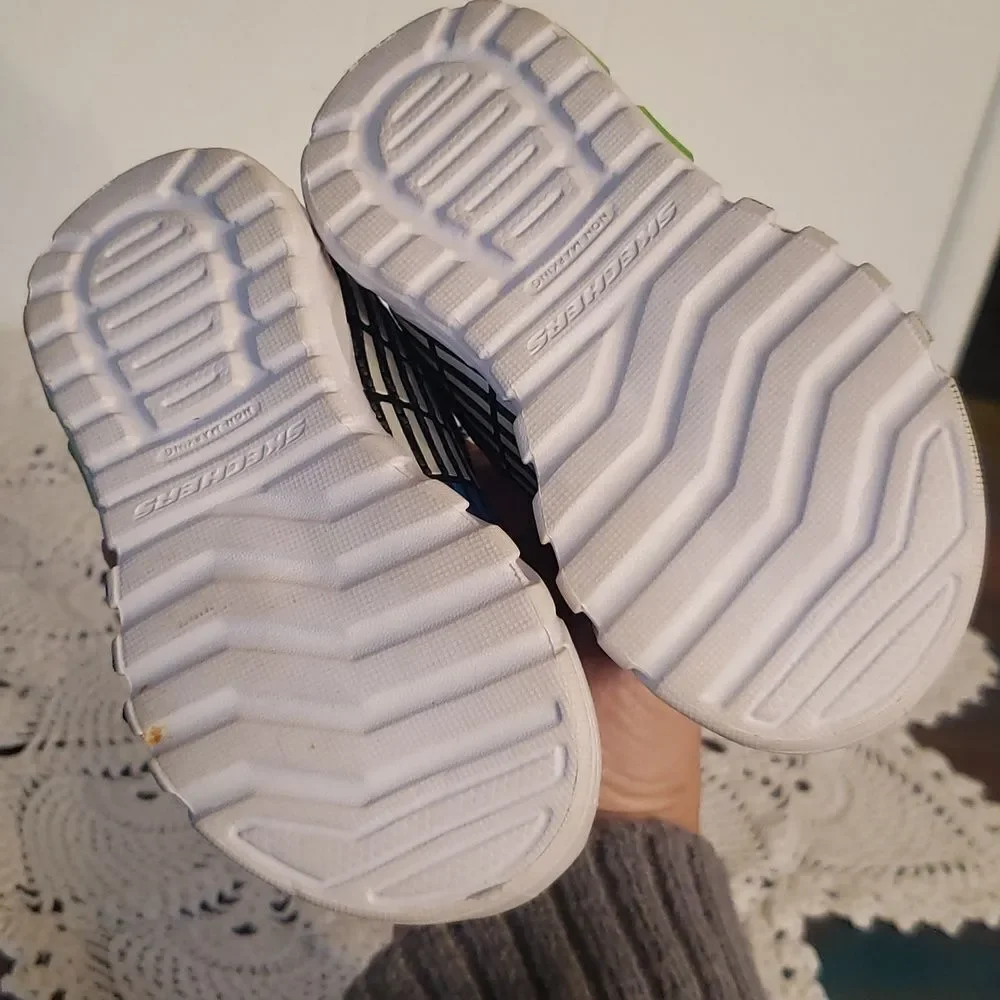 Like New Light-Up Skechers Little Boy Sneakers Sz 5